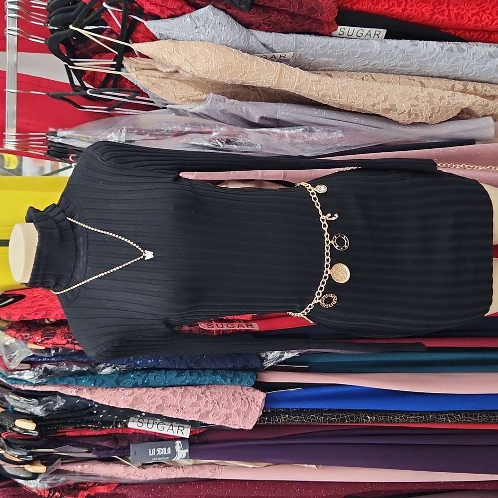 Gorgeous black short dress